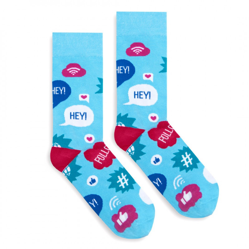 błękitne skarpetki Banana Socks w powiadomienia i chmurki social media