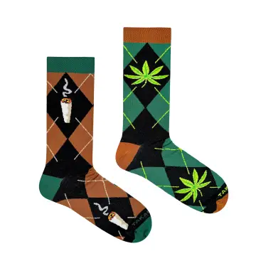 Śmieszne Skarpetki z Motywem marihuany i skręta od Takapara – Zielono-Brązowe Wzory