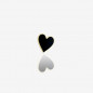 przypinka w kształcie czarnego serca