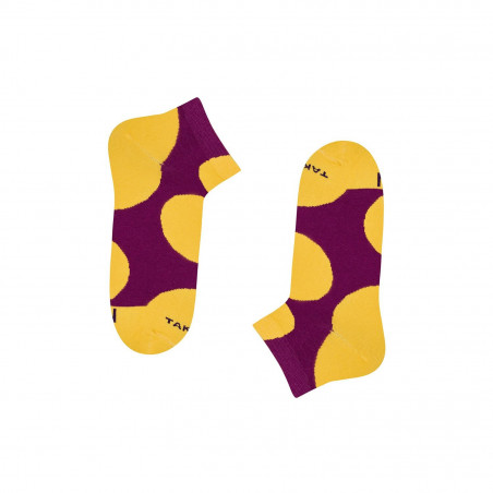 fioletowo-żółte stopki we wzór w grochy